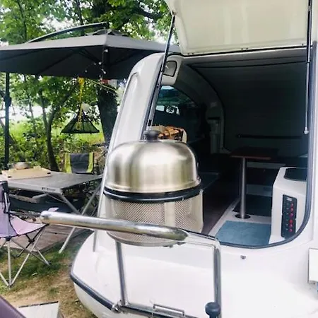 Sealander - Tiny Wohnwagen Und Boot - Ferienwohnung Creutzig Am Campingplatz Schachenhorn Campsite